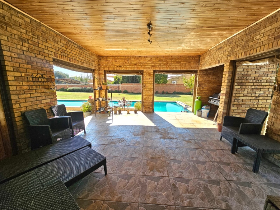 4 Bedroom Property for Sale in Jim Fouchepark Free State